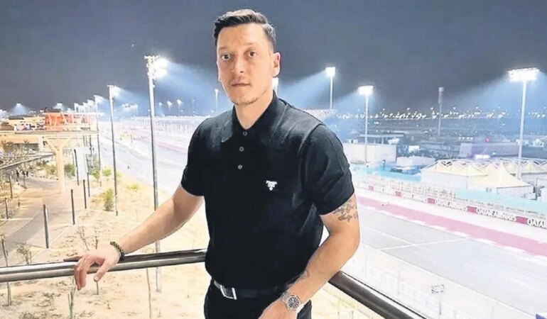 Mesut Özil: ‘Bu onurlu görevle gururluyum’