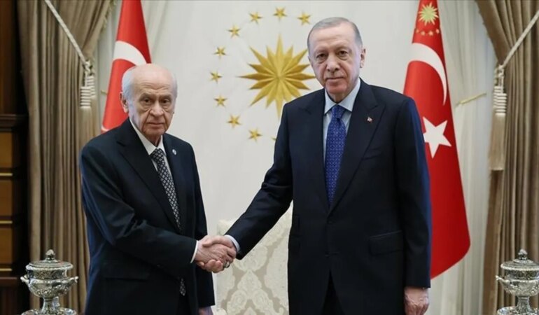 Bahçeli, Erdoğan’ı Kongre’de Kutladı