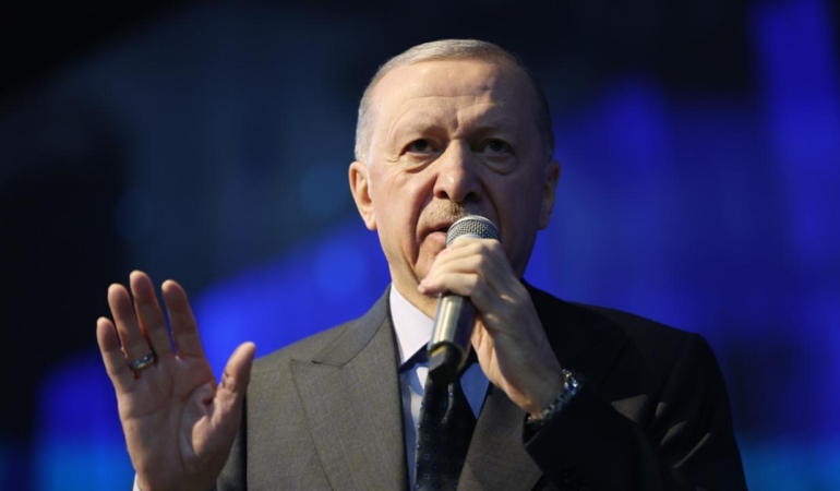 Erdoğan, AK Parti Genel Başkanlığına Yeniden Seçildi!