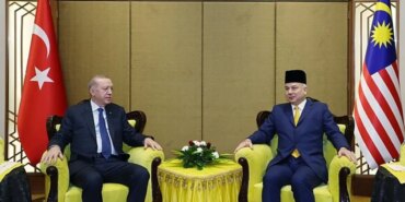 cumhurbaskani-erdogan-perak-sultani-nazrin-sah-ile-gorustu-1739200696088.jpeg