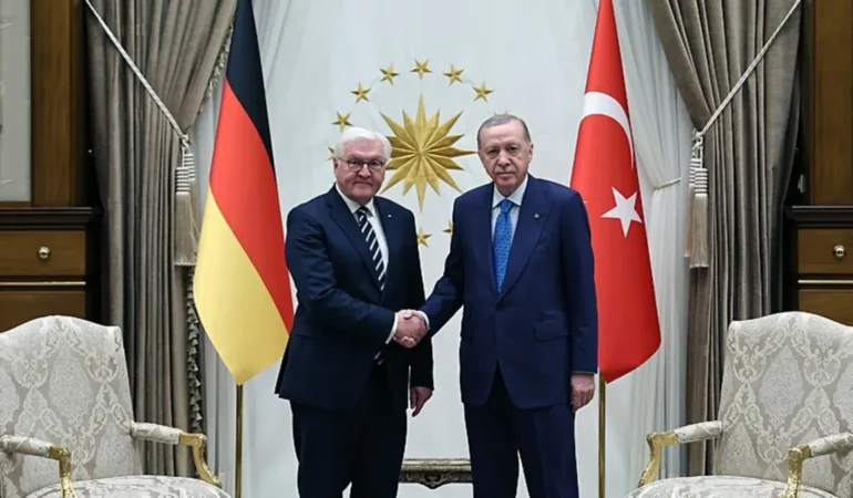 Erdoğan ve Steinmeier: Avrupa’da Yabancı Karşıtlığına Dikkat!