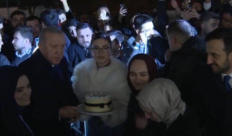 Gençlerden Erdoğan’a Doğum Günü Sürprizi!