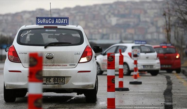İstanbul’da Kar Nedeniyle Eğitim Ara Verildi