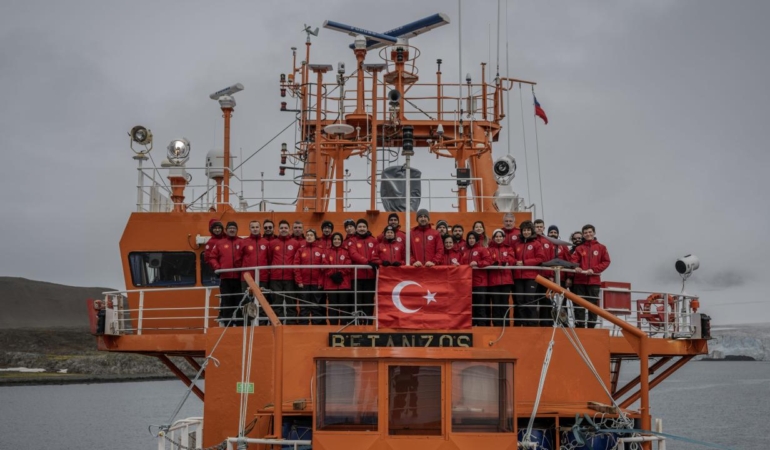 turk-bilim-ekibi-antarktika-aa-2331028.jpg