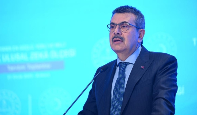 Bakan Tekin'den eleştirilere cevap: Haftalık yükünüz hafifleyecek