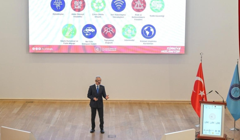 Ulaştırma Bakanı Uraloğlu, Mega Projeleri Anlattı