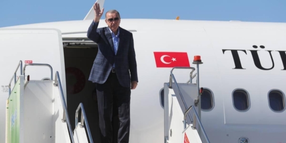 Cumhurbaşkanı Erdoğan, Malezya'da: Başbakan Enver İbrahim karşıladı