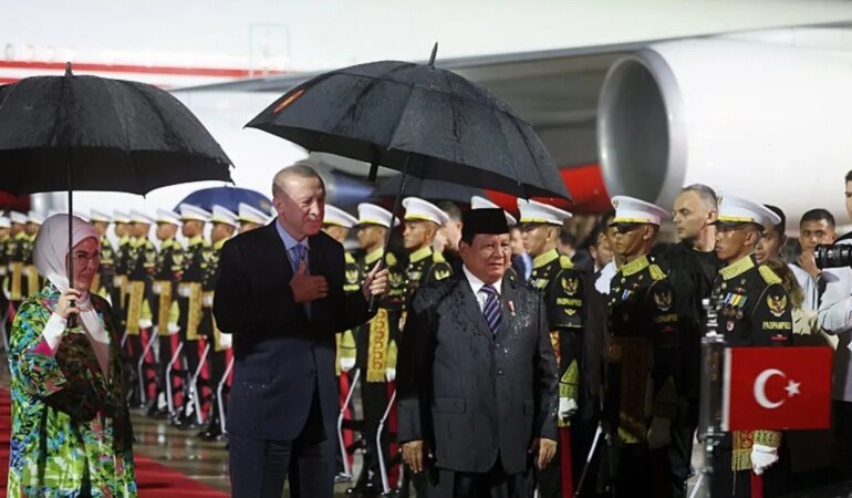 baskan-erdogan-endonezyaya-geldi-1739278200473.jpg