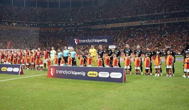 Galatasaray, Rizespor Randevusunda Zirveyi Hedefliyor