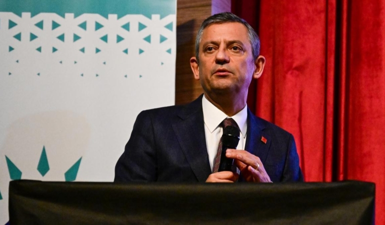 CHP'de yeni kriz patlak verdi! Özgür Özel'e parti içinden rest: O koltukta oturmayın