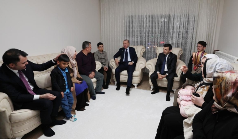 Erdoğan’dan Depremzedelere Morale Ziyaret