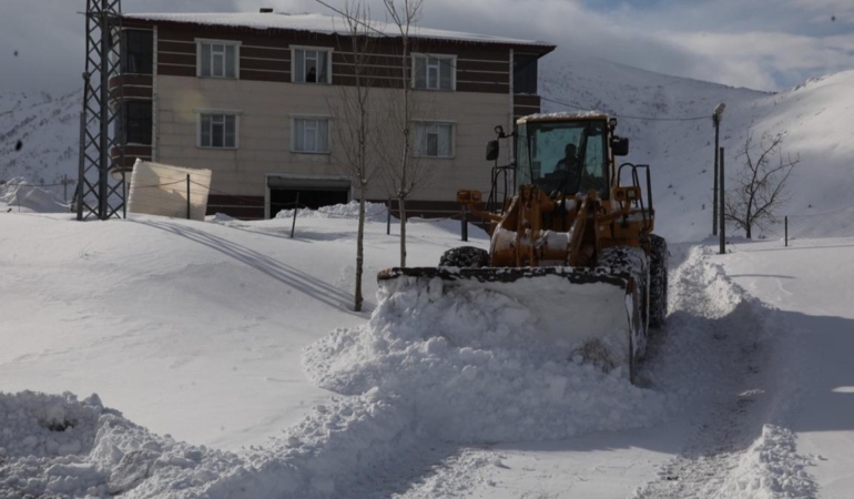 Kar Yağışı Ulaşımı Olumsuz Etkiledi, Ekipler Çalışıyor!