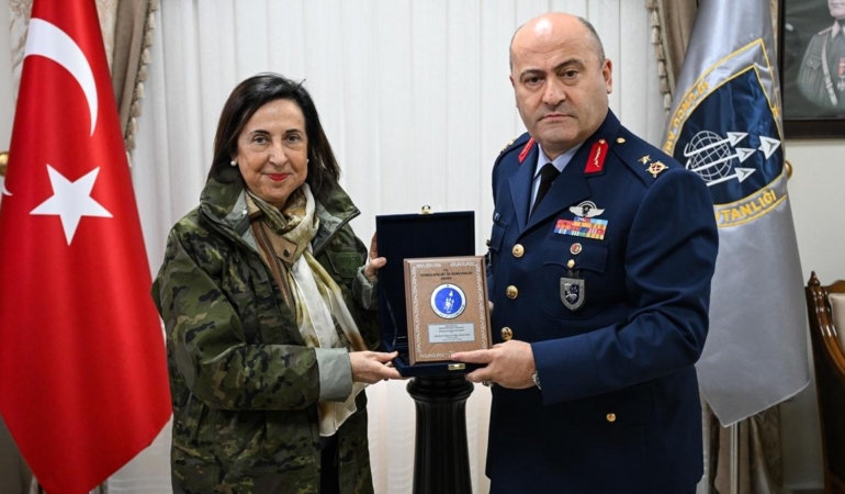 İspanyol Savunma Bakanı Robles İncirlik’te