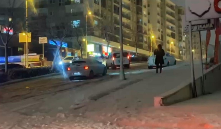 Büyükçekmece’de Kar Tipisi, Araçlar Yolda Kaldı!