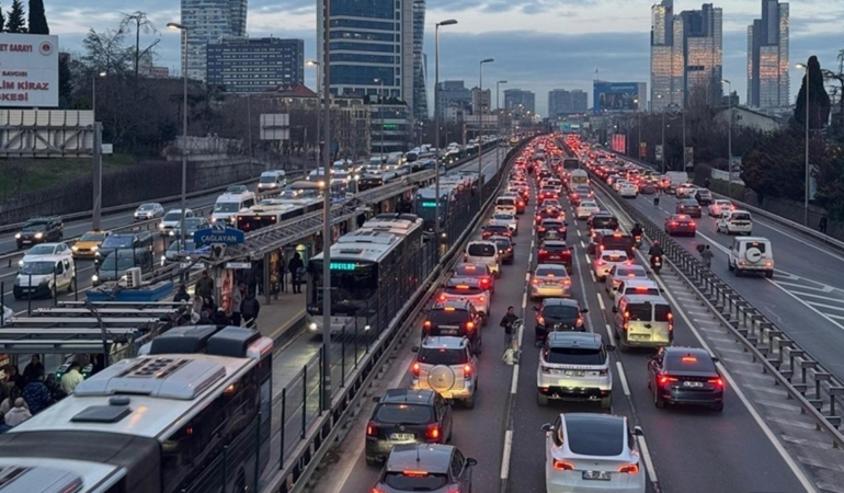 İstanbul’da İş Çıkışı Trafik Felç Oldu!