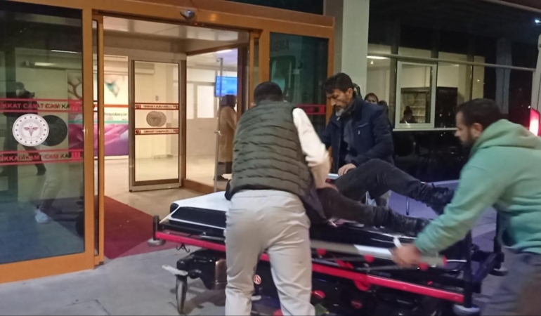 Silahlı Kavga: İki Aile Arasında Kanlı Tartışma!