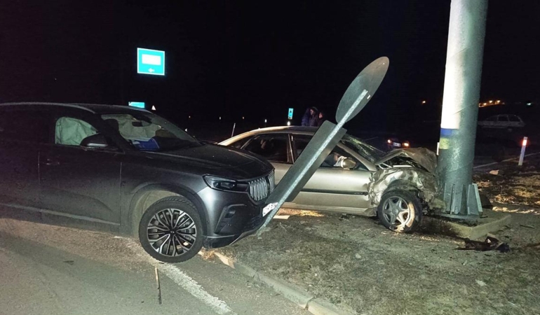 Kavşakta Trafik Kazası: 6 Yaralı, İnceleme Başlatıldı
