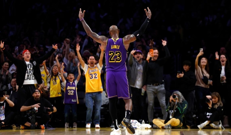 LeBron, 40 Yaşında Tarihe Geçti! Warriors’ı Yendi