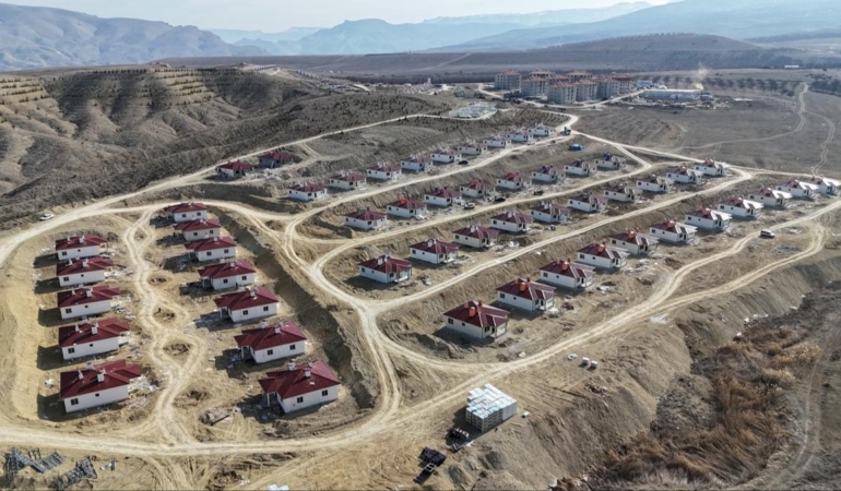 Depremzedeler İçin Yeni Konutlar Hızla İnşa Ediliyor