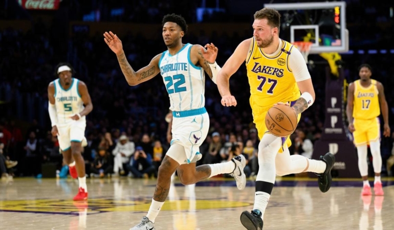 Hornets, Erteleme Maçında Lakers’ı Geçti!