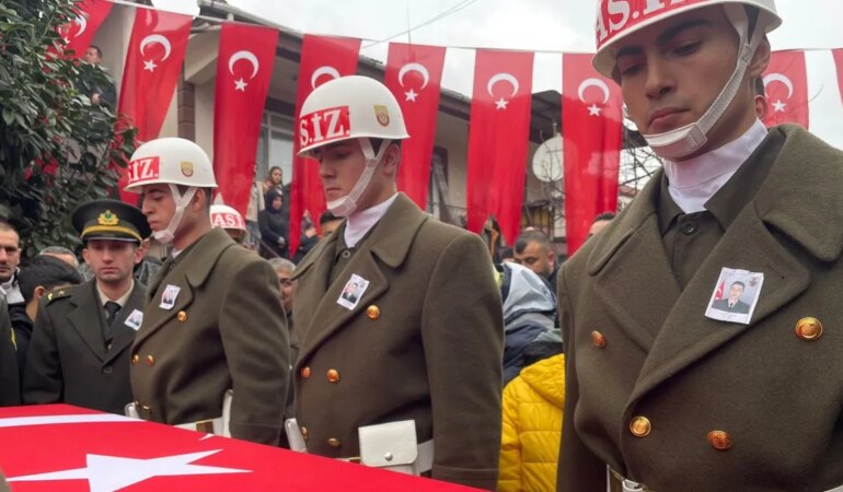 Şehidin Naaşı Baba Evine Dualarla Uğurlandı