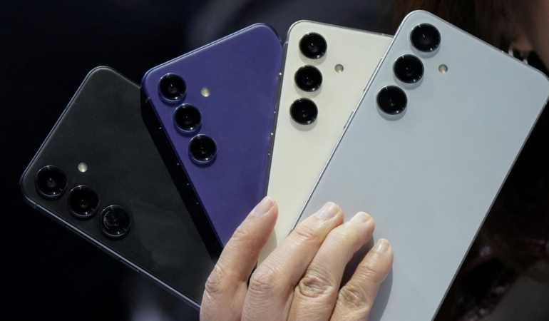 Samsung, Üçe Katlanabilir Telefon Üzerinde Çalışıyor