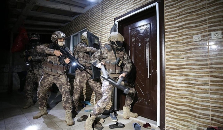 Uyuşturucu Operasyonunda 13 Gözaltı ve Tutuklama