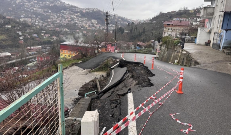 Taşbaca’da Heyelan: Yol Çöktü, Tedbir Alındı