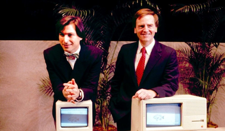 Steve Jobs’un Papyonu Rekor Fiyata Satıldı!