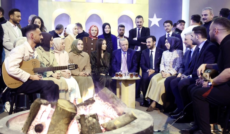 Erdoğan, Gençlerle İftar Sofrasında Buluştu
