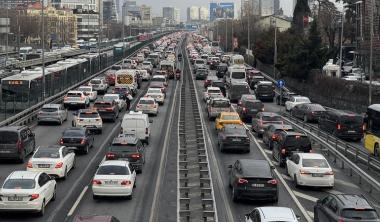 İstanbul’da İftar Trafiği: Yolculuk Zorlaşıyor!