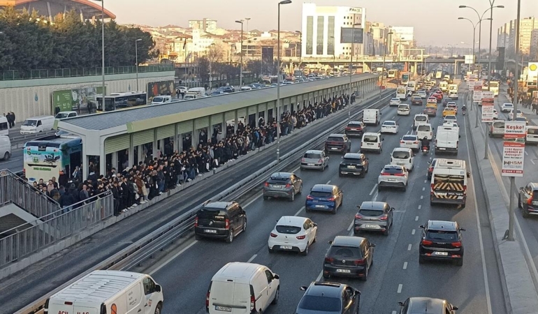 İstanbul’da İftar Öncesi Trafik Felaketi!