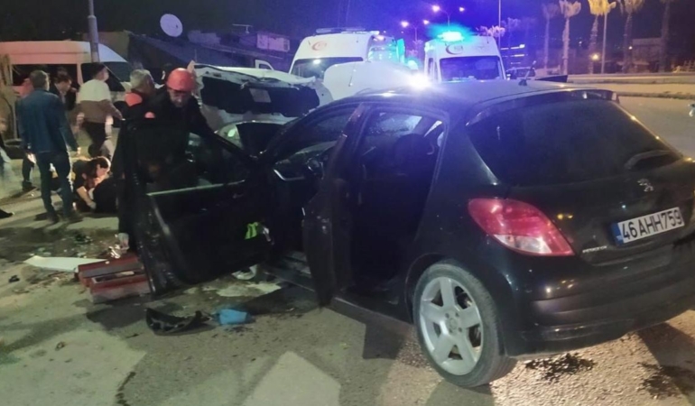 Zincirleme Kaza: 5 Yaralı, Trafik Felç Oldu!