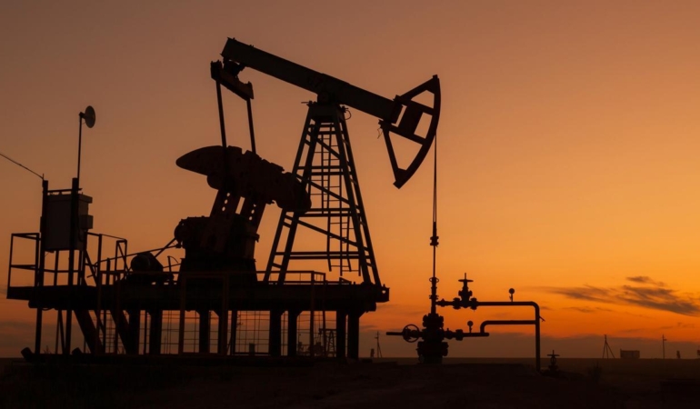 Petrol Fiyatları Dalgalanıyor, Resesyon Endişesi Artıyor