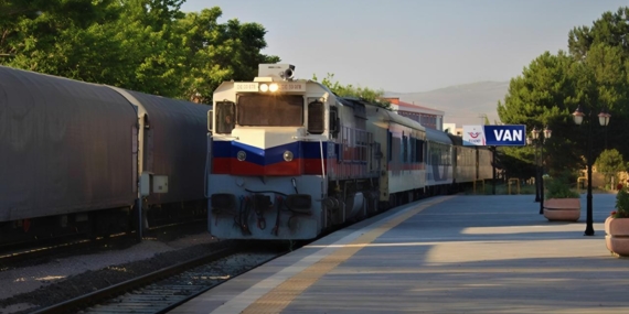 van-tahran-tren-2340107.jpg
