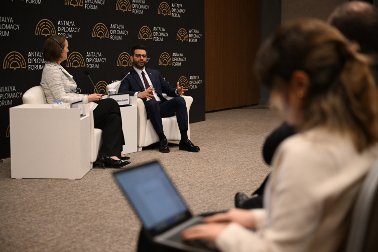 Antalya Diplomasi Forumu'nda iletişimin güvenliği değerlendirildi