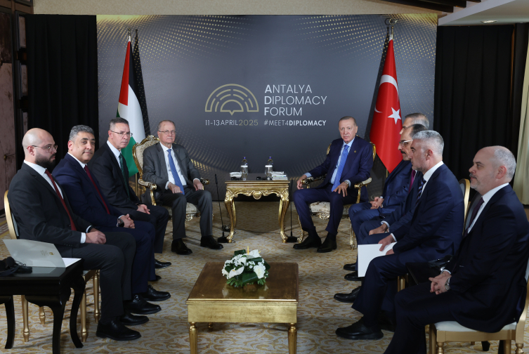 Cumhurbaşkanı Erdoğan, Antalya'da liderlerle bir araya geldi