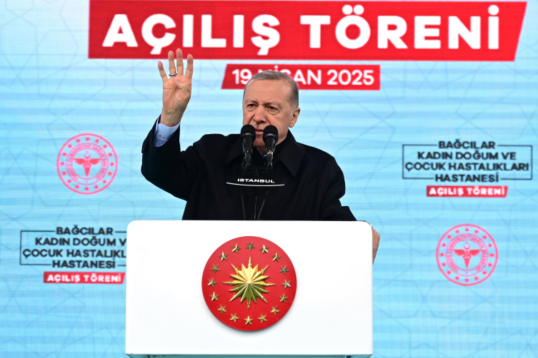 Cumhurbaşkanı Erdoğan: Bakanlığımızın normal doğumu teşvik etmesi sizi niye rahatsız ediyor?