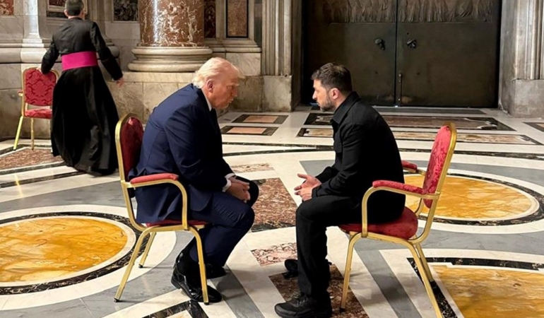 Zelenski ve Trump’tan Vatikan’da Tarihi Buluşma