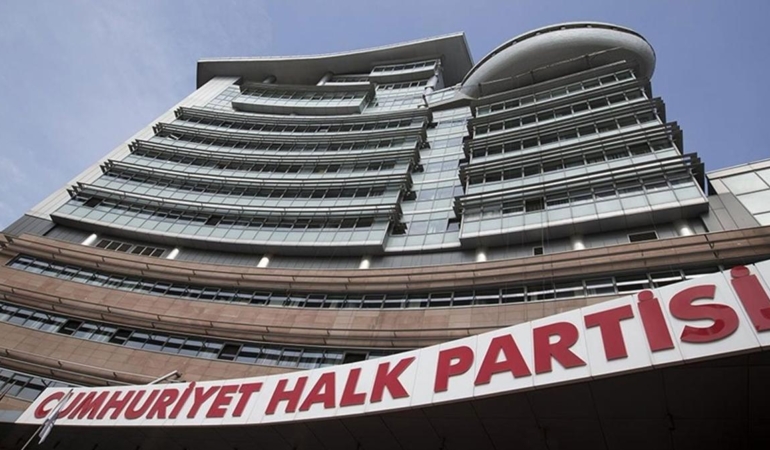 CHP’de İstifalar ve Yolsuzluk Tartışmaları Devam Ediyor
