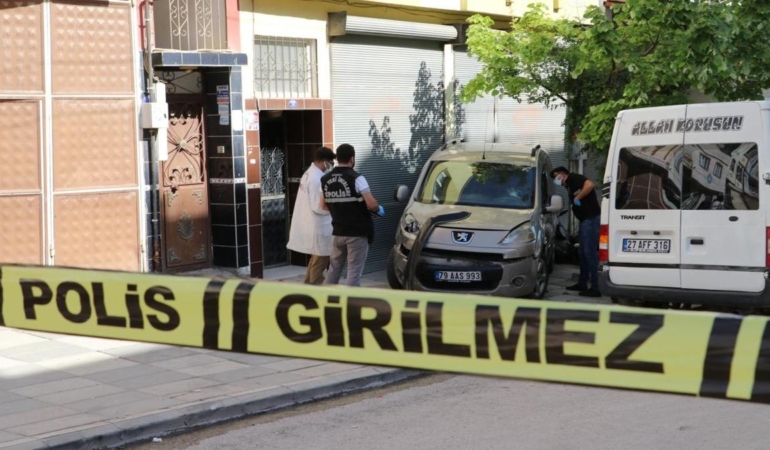 Eşini Baltayla Öldüren Zanlı Yakalandı!