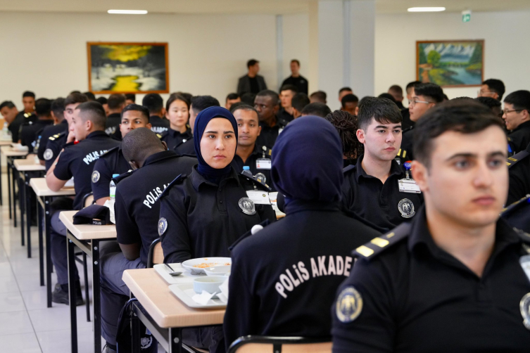 Bakan Yerlikaya Polis Akademisini ziyaret etti
