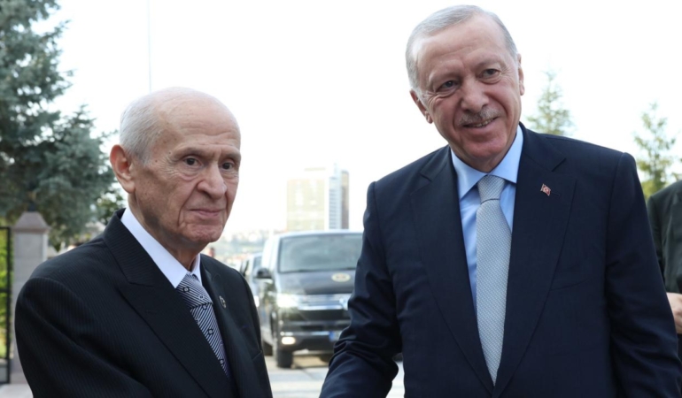 Erdoğan ve Bahçeli’den Kapıda Sıcak Karşılama