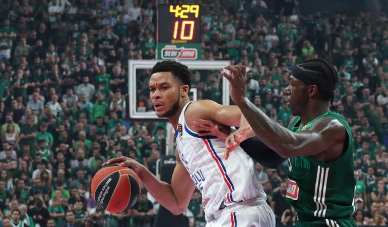 Efes, Panathinaikos’a Veda Etti: 75-67 Sonuç!