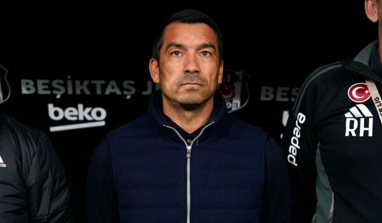 Van Bronckhorst, Liverpool’un Yeni Yardımcısı Oluyor