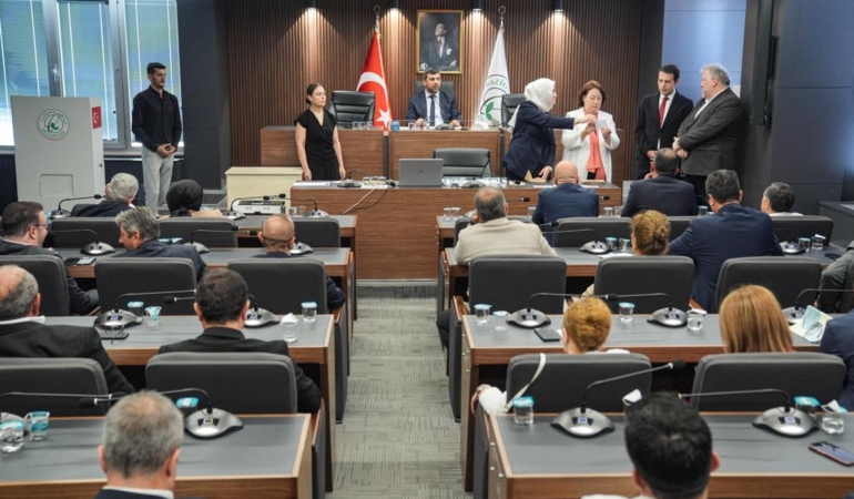 kendi-adaylari-secilince-633_2-41.jpg