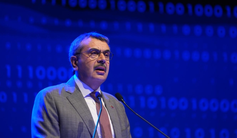 Dijital Çağda Değerlerle Yükselen Eğitim Vizyonu