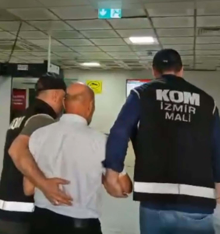 İzmir'de yolsuzluk soruşturması: Tunç Soyer dahil gözaltına alınanlar adliyeye sevk edildi