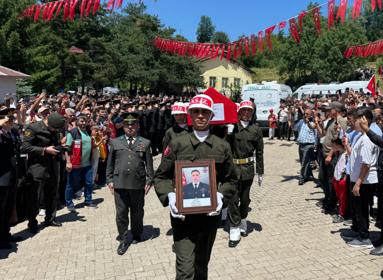 Türkiye şehitlerini uğurladı
