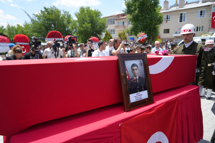 Türkiye şehitlerini uğurladı